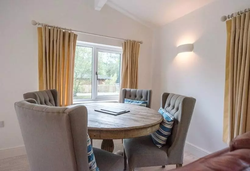 Laurel Lodge Kingfishers