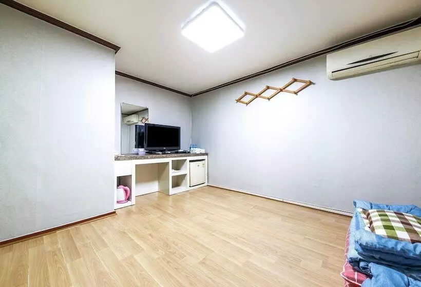 مُتل Cheonan Ramada Park