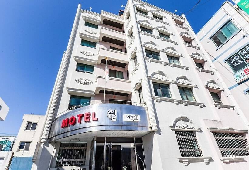 מוטל Gangneung Shyll