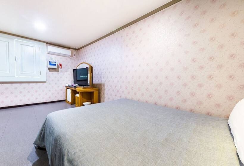 מוטל Gangneung Shyll