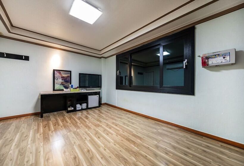 Motel Geojedo Gohyeon Surim