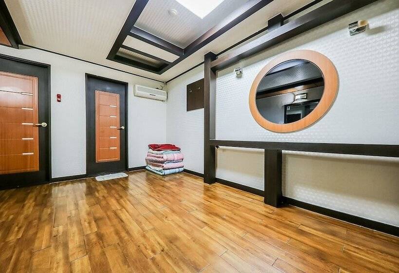 Motel Jecheon The Wall