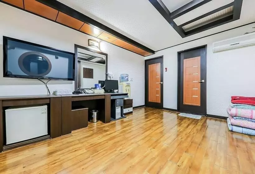 モーテル Jecheon The Wall