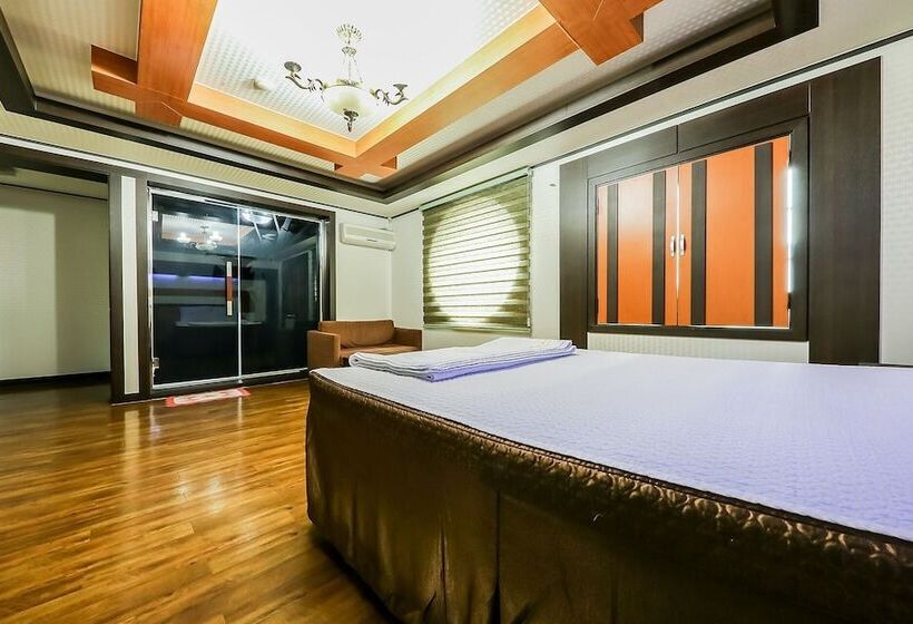 Motel Jecheon The Wall