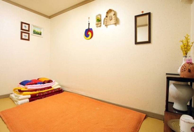 Pensão Jeonju Gyodong Baekjak Hanok Stay