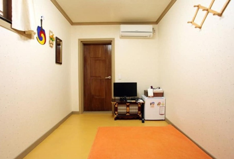 Pensão Jeonju Gyodong Baekjak Hanok Stay