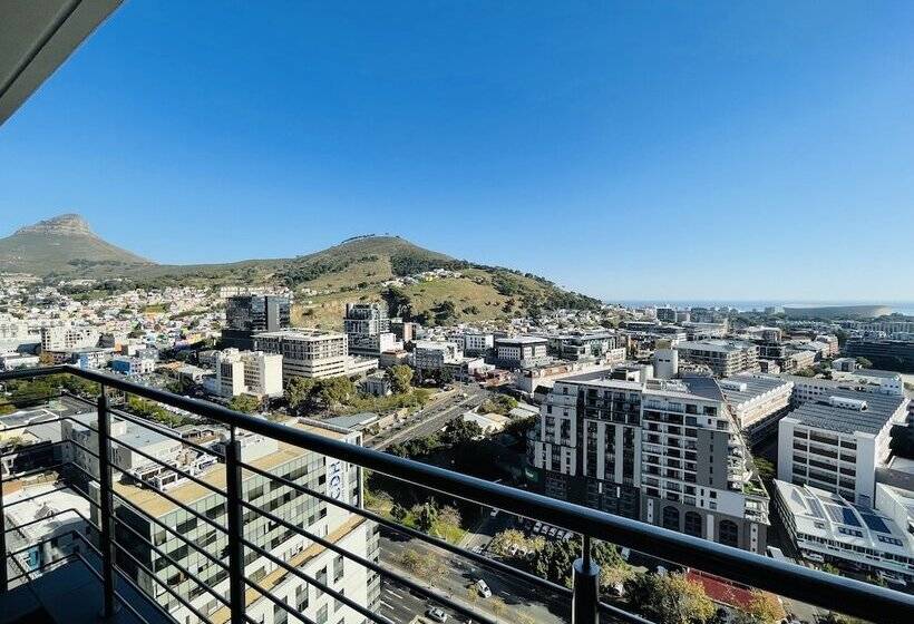 Urban Elephant 16 On Bree