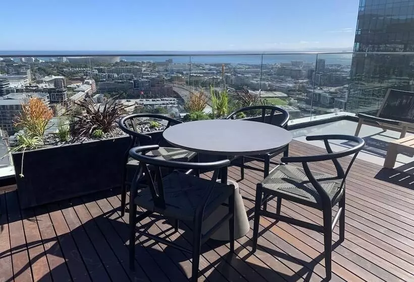 Urban Elephant 16 On Bree