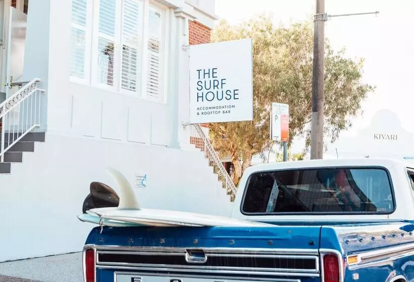 هاستل The Surf House