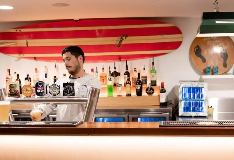 هاستل The Surf House
