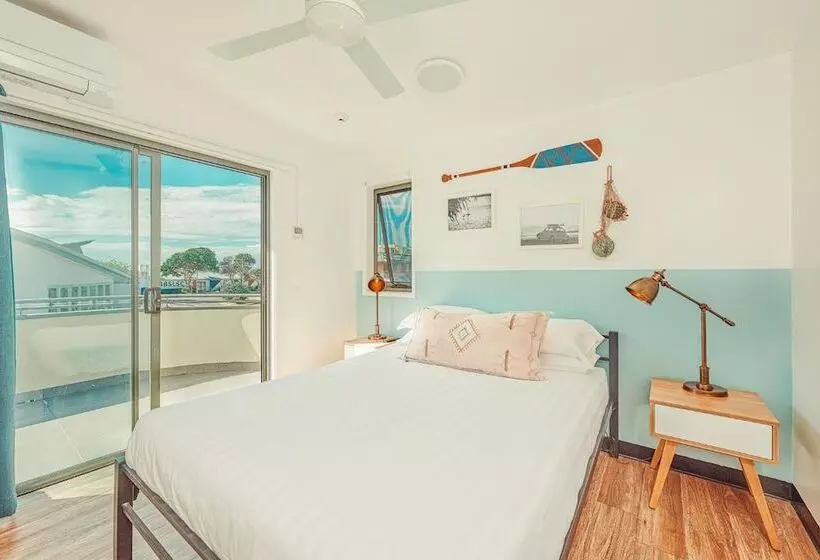هاستل The Surf House