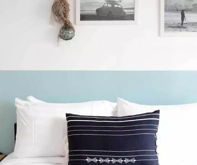 هاستل The Surf House