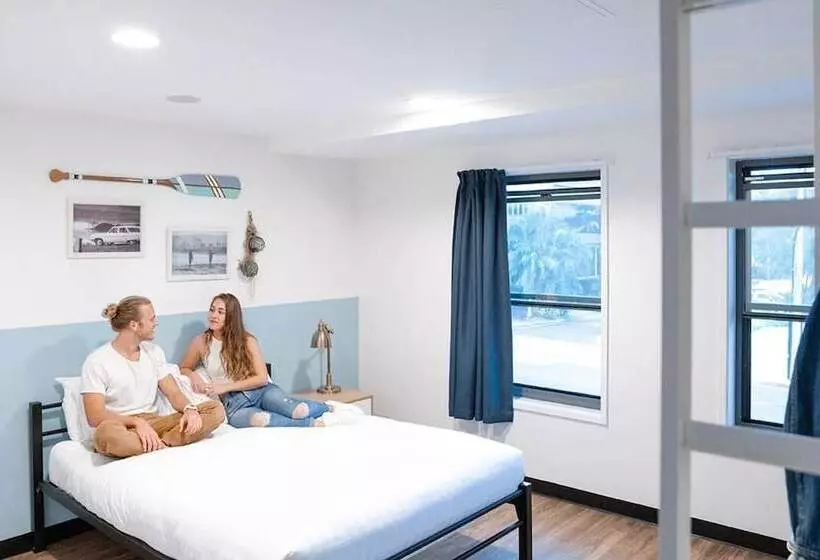 هاستل The Surf House