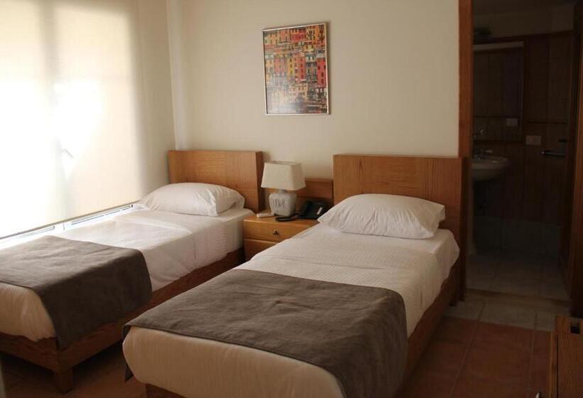 تختخواب و صبحانه Domaine De Chouchene