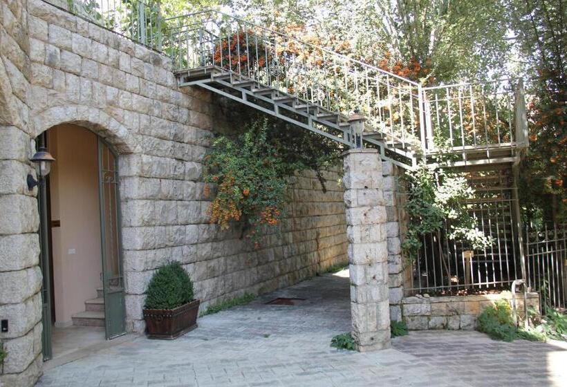 تختخواب و صبحانه Domaine De Chouchene