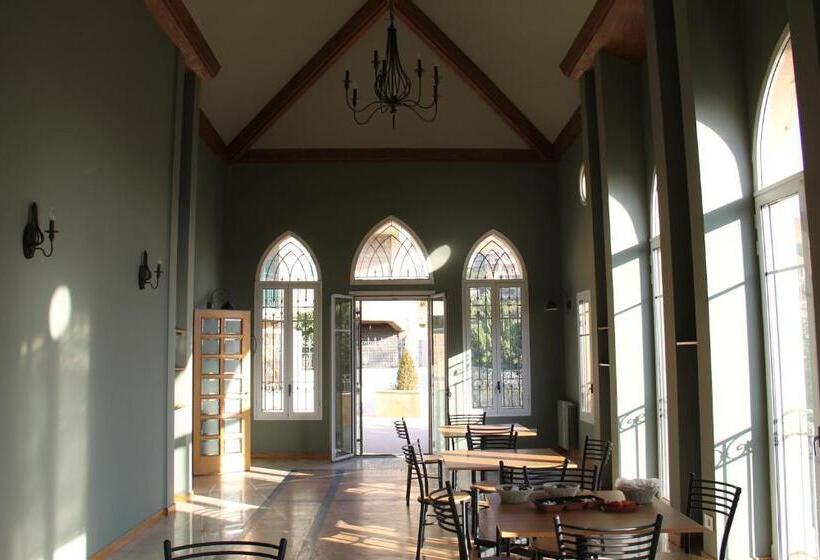 تختخواب و صبحانه Domaine De Chouchene