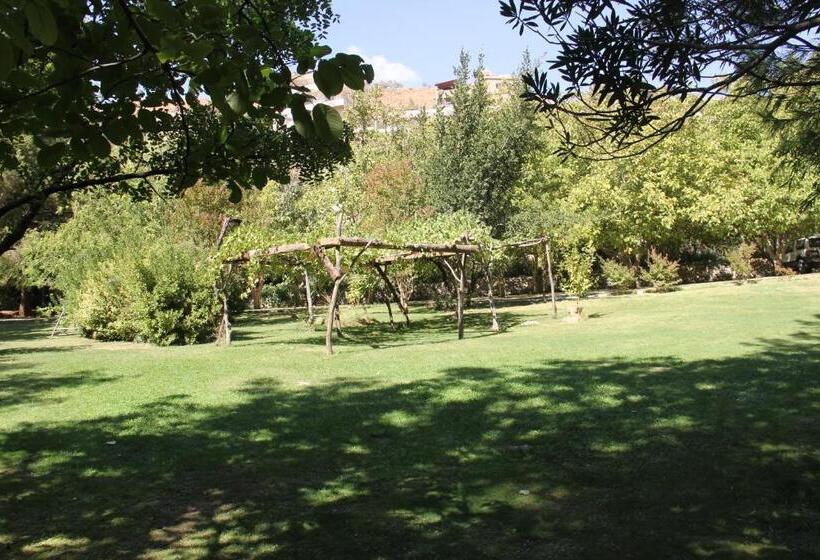 تختخواب و صبحانه Domaine De Chouchene