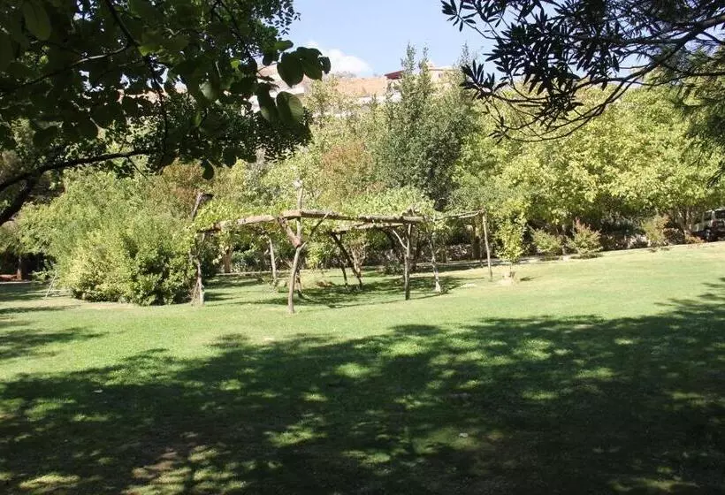 تختخواب و صبحانه Domaine De Chouchene