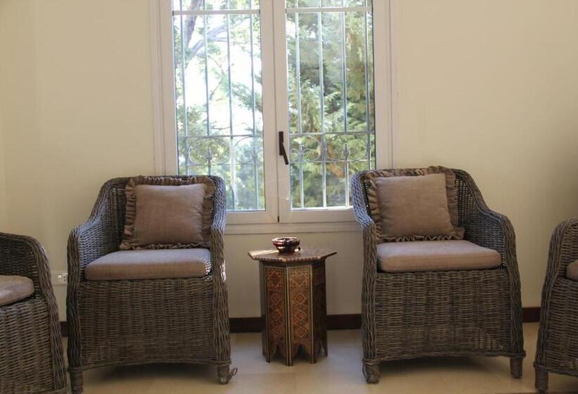 تختخواب و صبحانه Domaine De Chouchene