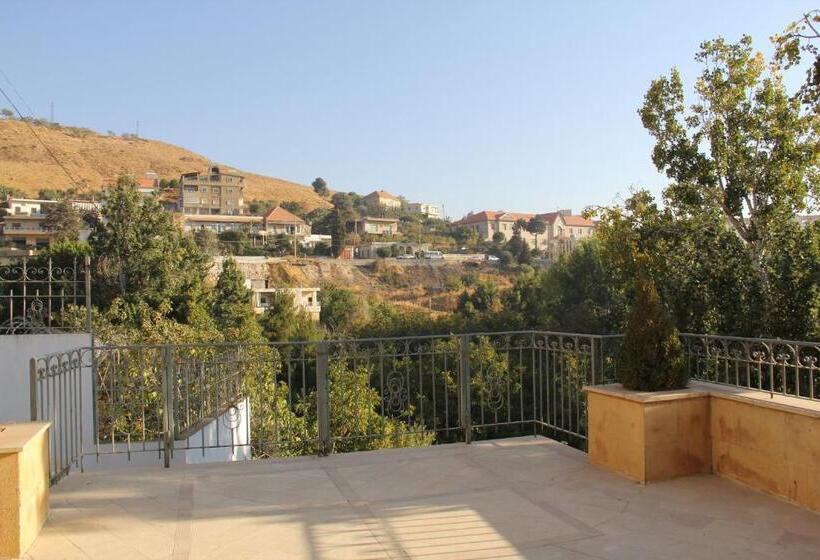 تختخواب و صبحانه Domaine De Chouchene