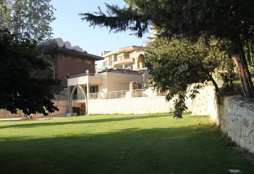 تختخواب و صبحانه Domaine De Chouchene
