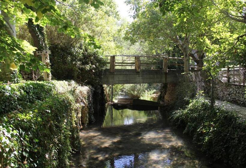 تختخواب و صبحانه Domaine De Chouchene