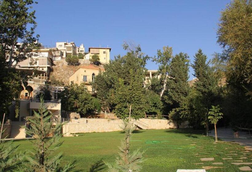 تختخواب و صبحانه Domaine De Chouchene