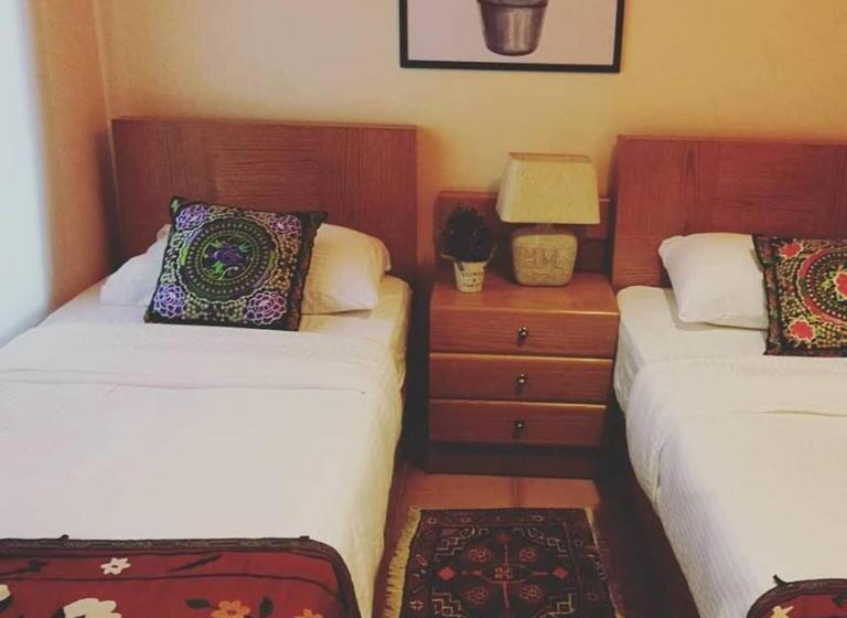 تختخواب و صبحانه Domaine De Chouchene