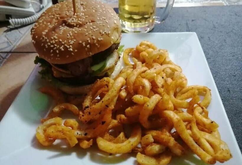 Hostal & Restaurante Bar Xtream