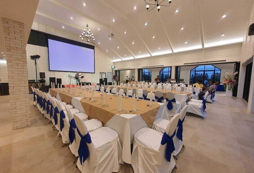 Hotel Saksiam Lakeside Resort