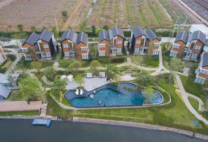 Hotelli Saksiam Lakeside Resort