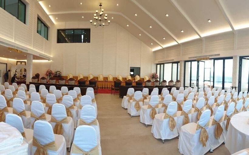 Hotel Saksiam Lakeside Resort