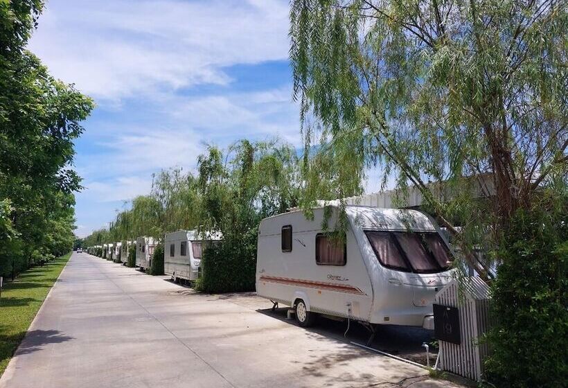 Hotel Saksiam Lakeside Resort