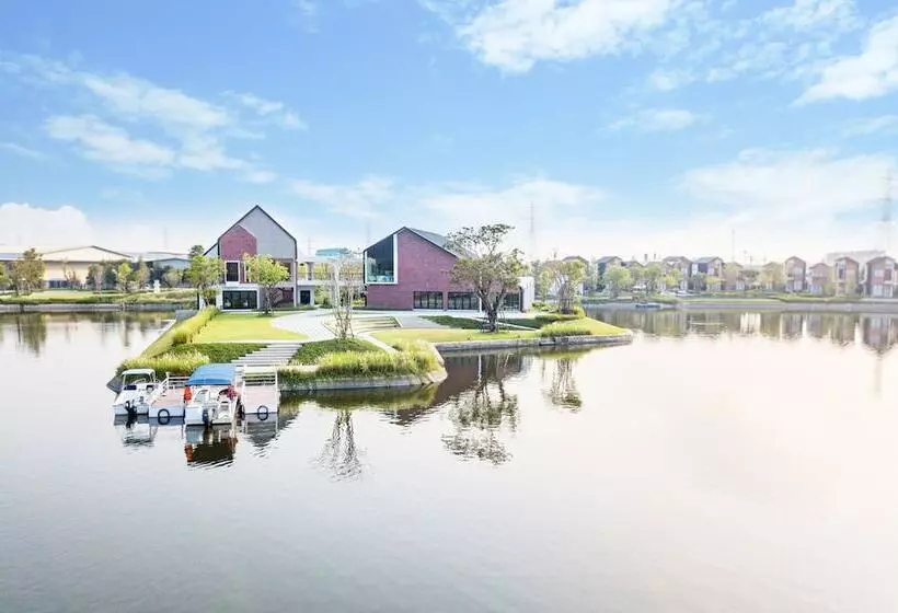 Hotelli Saksiam Lakeside Resort