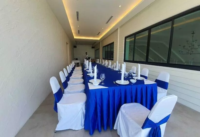 Hotelli Saksiam Lakeside Resort