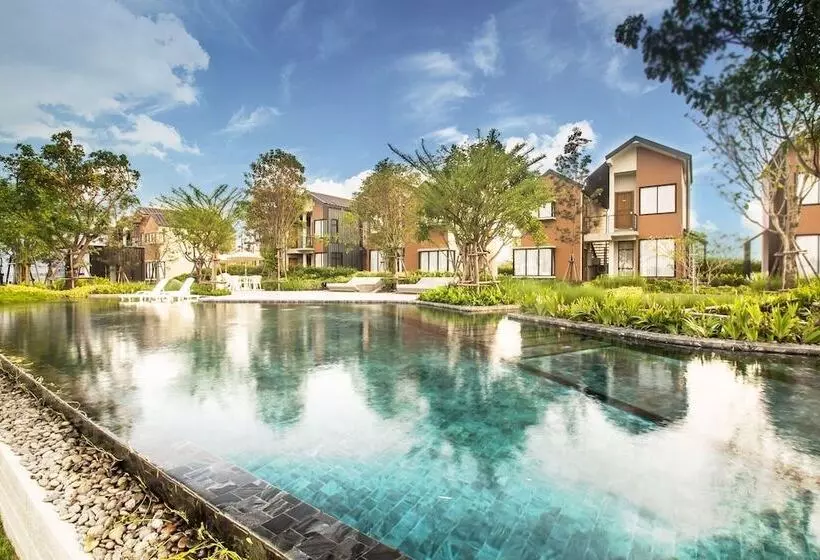 Hotelli Saksiam Lakeside Resort