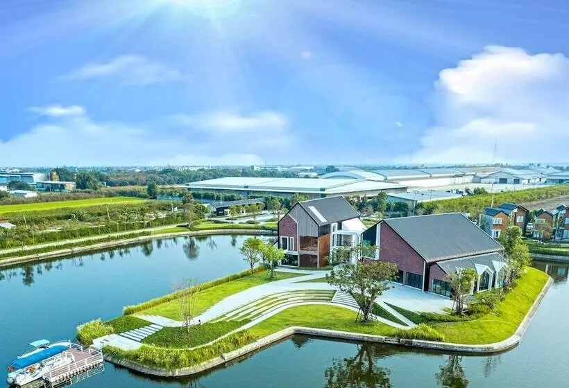 Hotelli Saksiam Lakeside Resort