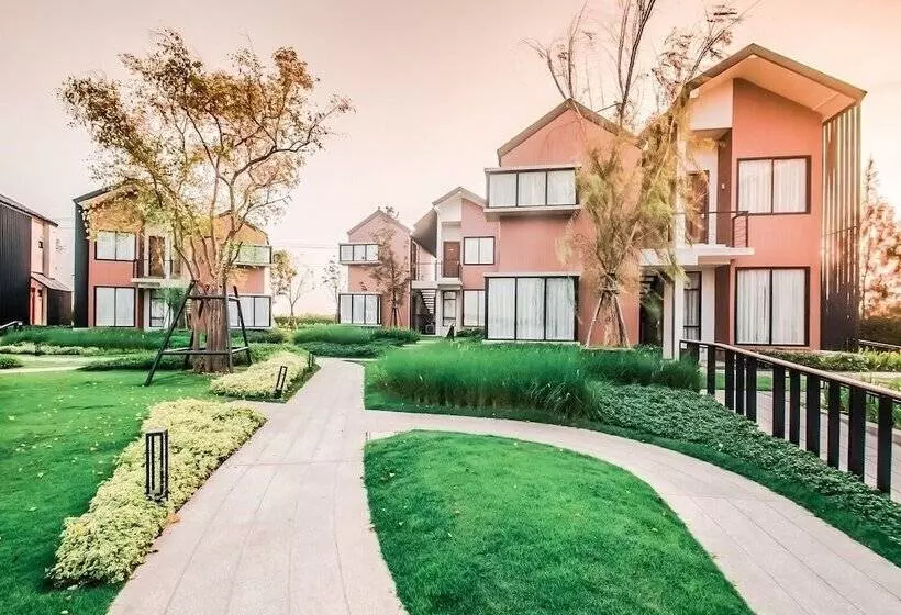 Hotelli Saksiam Lakeside Resort