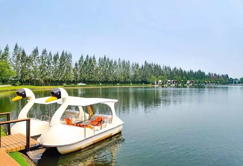 Hotelli Saksiam Lakeside Resort