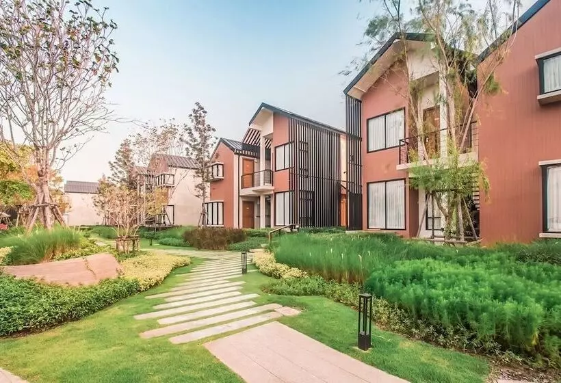 Hotelli Saksiam Lakeside Resort