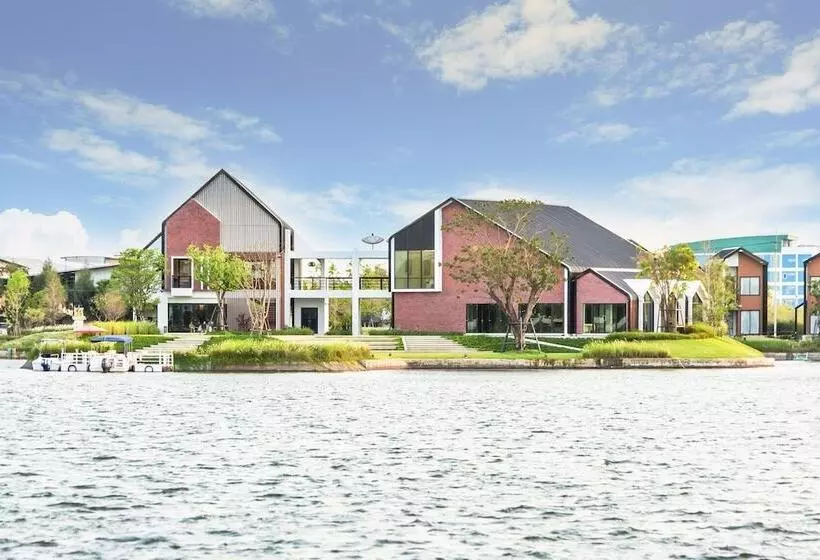 Hotelli Saksiam Lakeside Resort