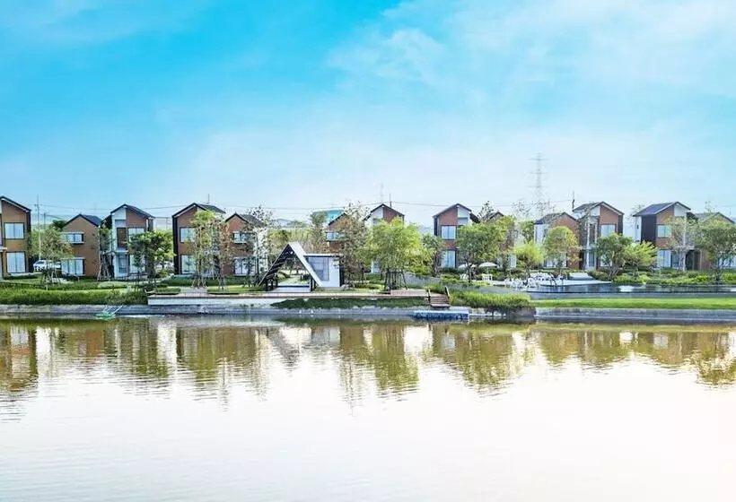 Hotelli Saksiam Lakeside Resort