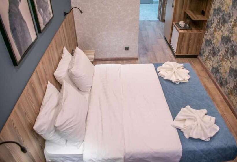 هتل Severnaya Palmira