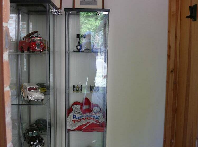 酒店 The Motor House