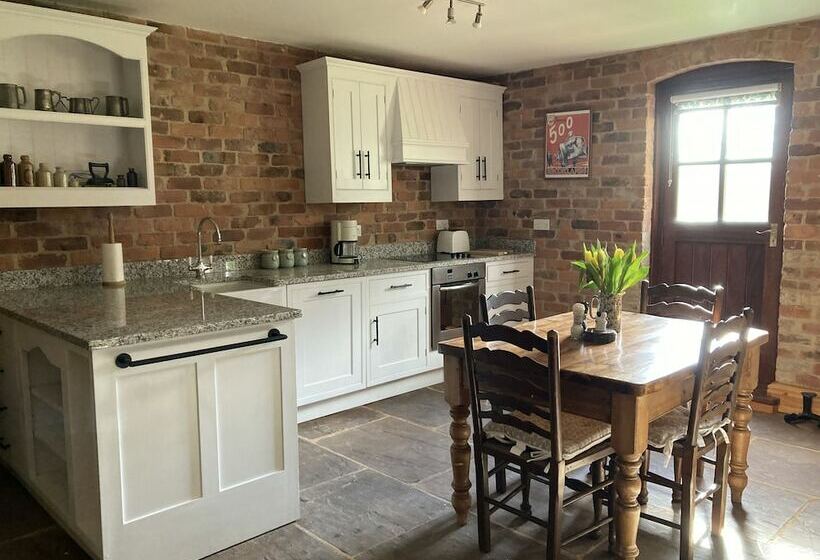 酒店 The Motor House