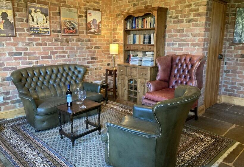 酒店 The Motor House