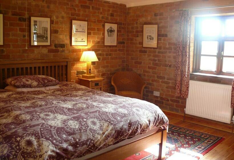 酒店 The Motor House