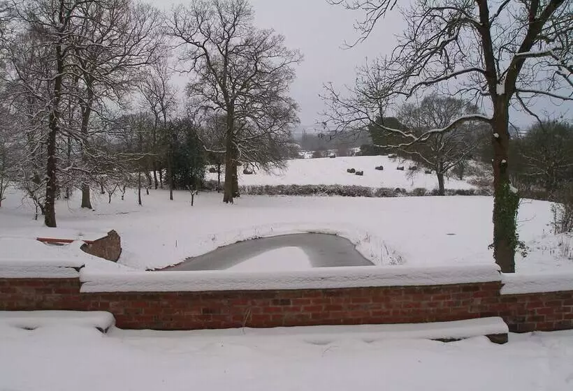 Hotelli The Motor House