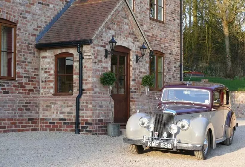 Hotelli The Motor House