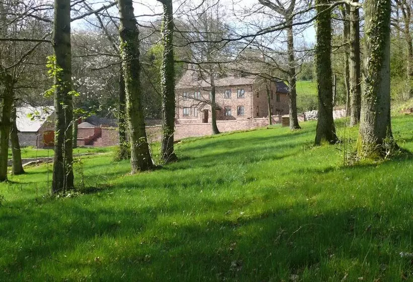 Hotelli The Motor House